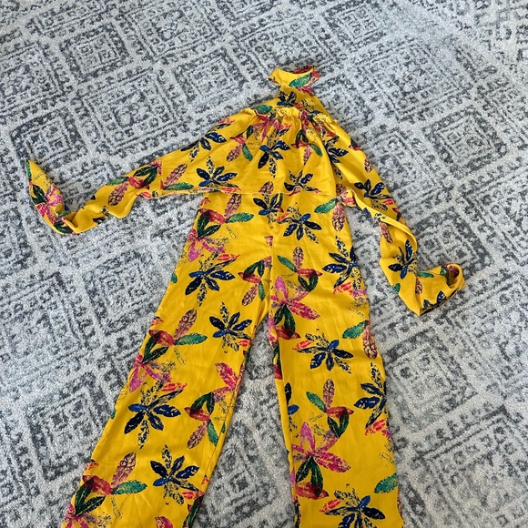 Floral yellow jumpsuit - Picture 1 of 3
